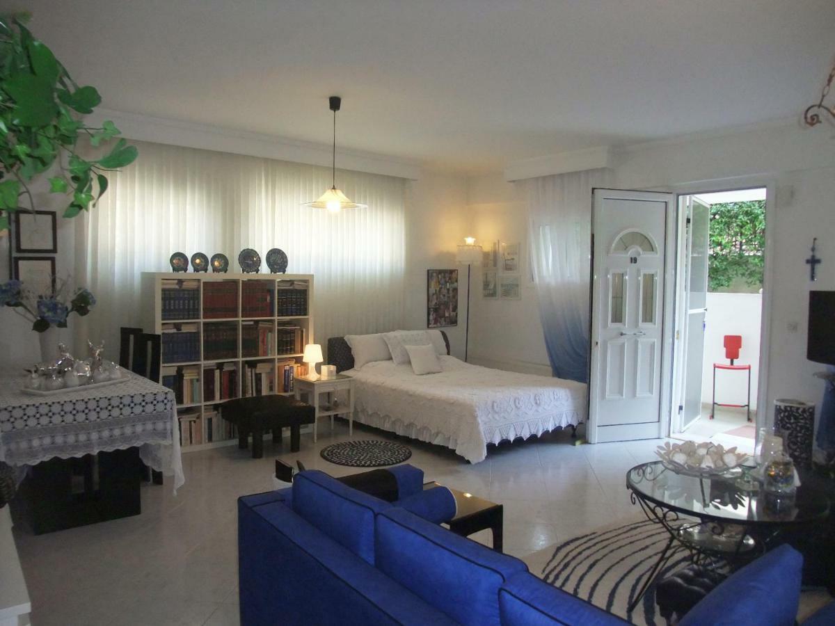 A Majestic Elegant House With A Garden Apartman Peraía Kültér fotó